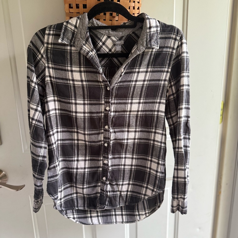 Aerie Black and White Plaid Button Down Shirt